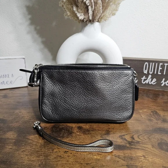 COACH LARGE WRISTLET 19 IN METALLIC PEBBLE LEATHER - Picture 5 of 7
